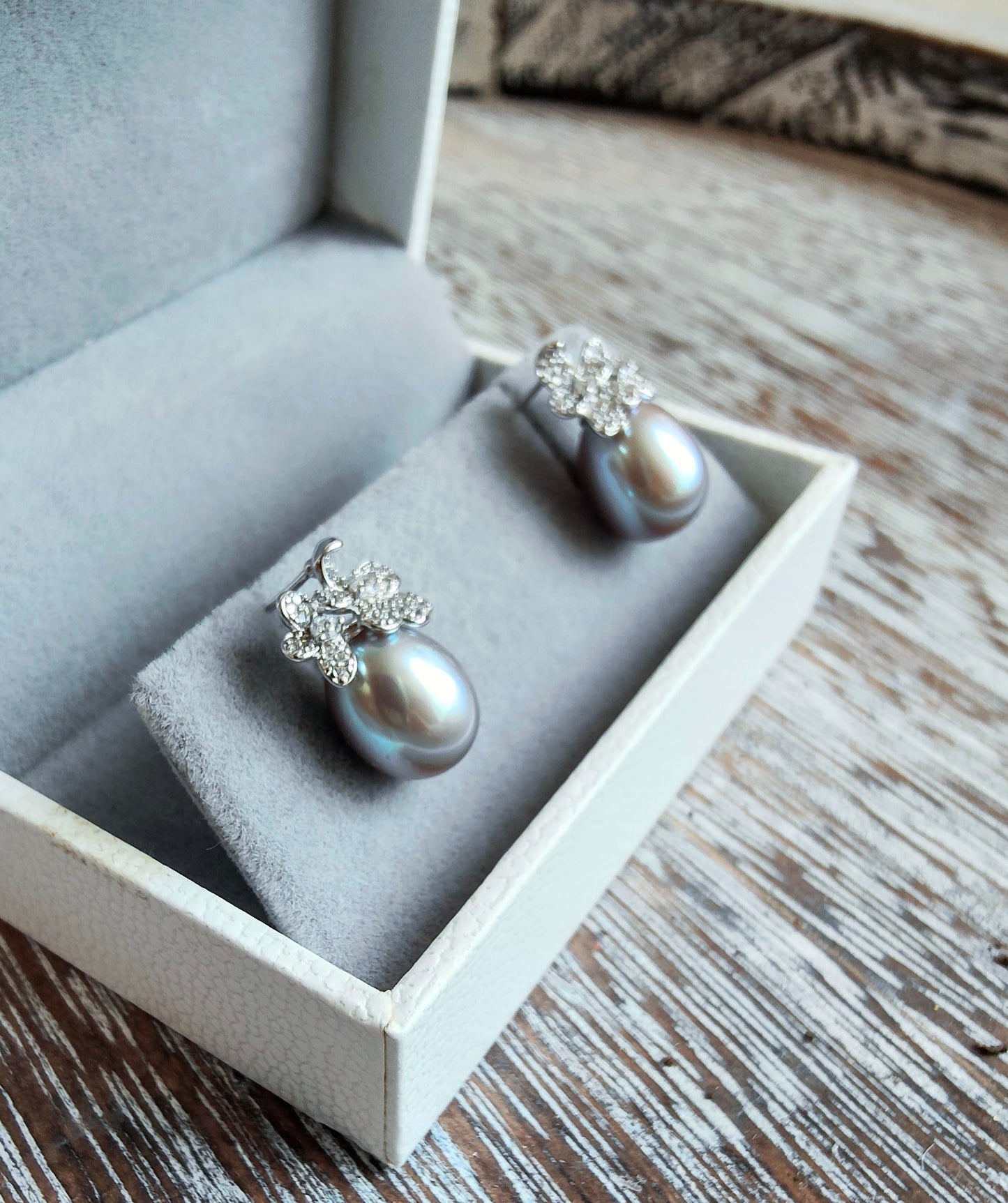 Sliver 925 Rhinestone Daisy Sliver Grey Aubergine Pearl Earrings, S925 Collection