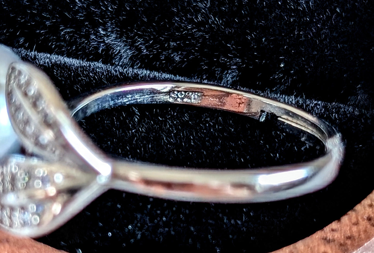 Sliver S925 Grey Freshwater Pearl Rhinestone Leaf Ring, S925 Collection